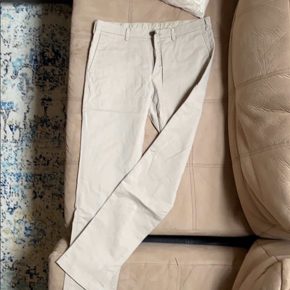 Uniqlo men’s khaki pants
